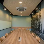 Neu Suite Ampang, Lrt Jelatek, Gleneagles Hospital