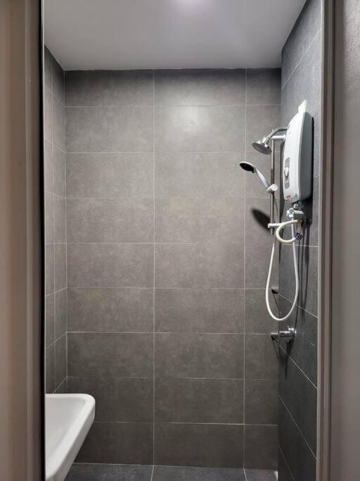 Neu Ampang, Lrt Jelatek, Gleneagles Hospital Pangsapuri Kuala Lumpur