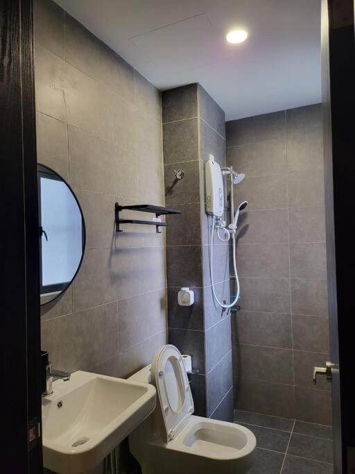 Neu Ampang, Lrt Jelatek, Gleneagles Hospital Kuala Lumpur