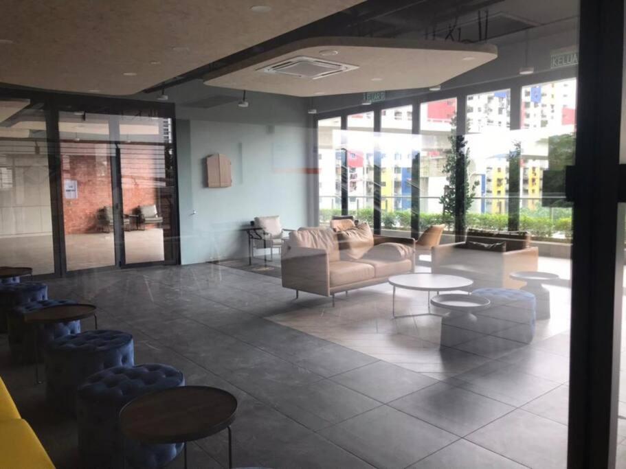Pangsapuri Neu Ampang, Lrt Jelatek, Gleneagles Hospital