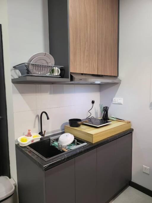 Pangsapuri Neu Ampang, Lrt Jelatek, Gleneagles Hospital *