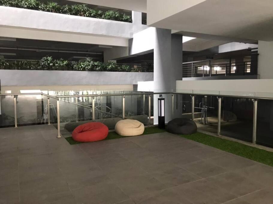 Pangsapuri Neu Ampang, Lrt Jelatek, Gleneagles Hospital