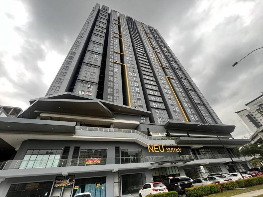 Pangsapuri Neu Ampang, Lrt Jelatek, Gleneagles Hospital