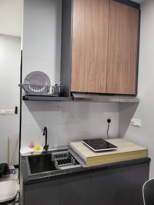 Neu Ampang, Lrt Jelatek, Gleneagles Hospital