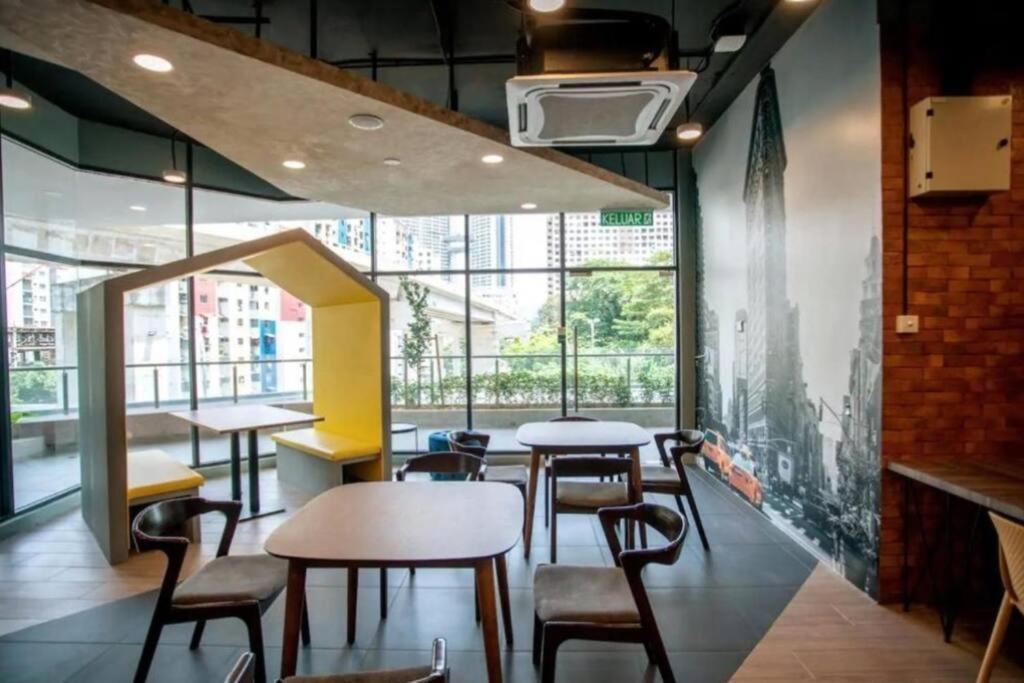 Neu Ampang, Lrt Jelatek, Gleneagles Hospital Pangsapuri *