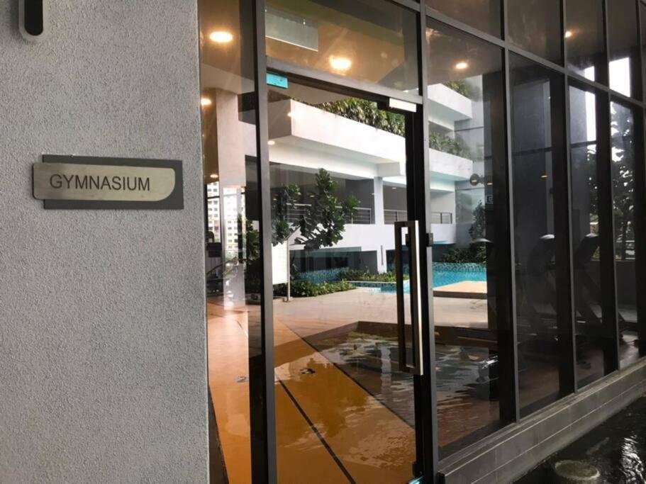 Pangsapuri Neu Ampang, Lrt Jelatek, Gleneagles Hospital