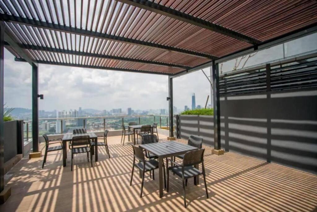 Neu Ampang, Lrt Jelatek, Gleneagles Hospital